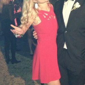 BCBGMAXAZRIA strappo red dress